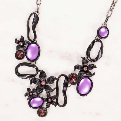 Collier TIPLEA Mauve Black Plastron pavé ajouré Floral Noir et Mauve Rhodium Cristal et émaux