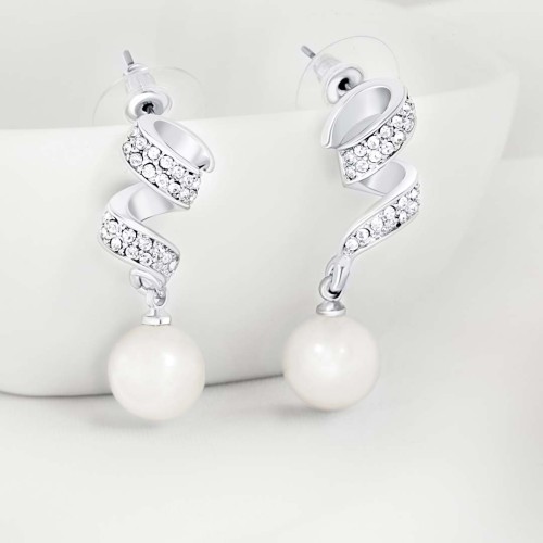 Boucles d'oreilles TORLINE White Silver Pendantes pavées Torsade Argent et Blanc Rhodium Cristal et Perles